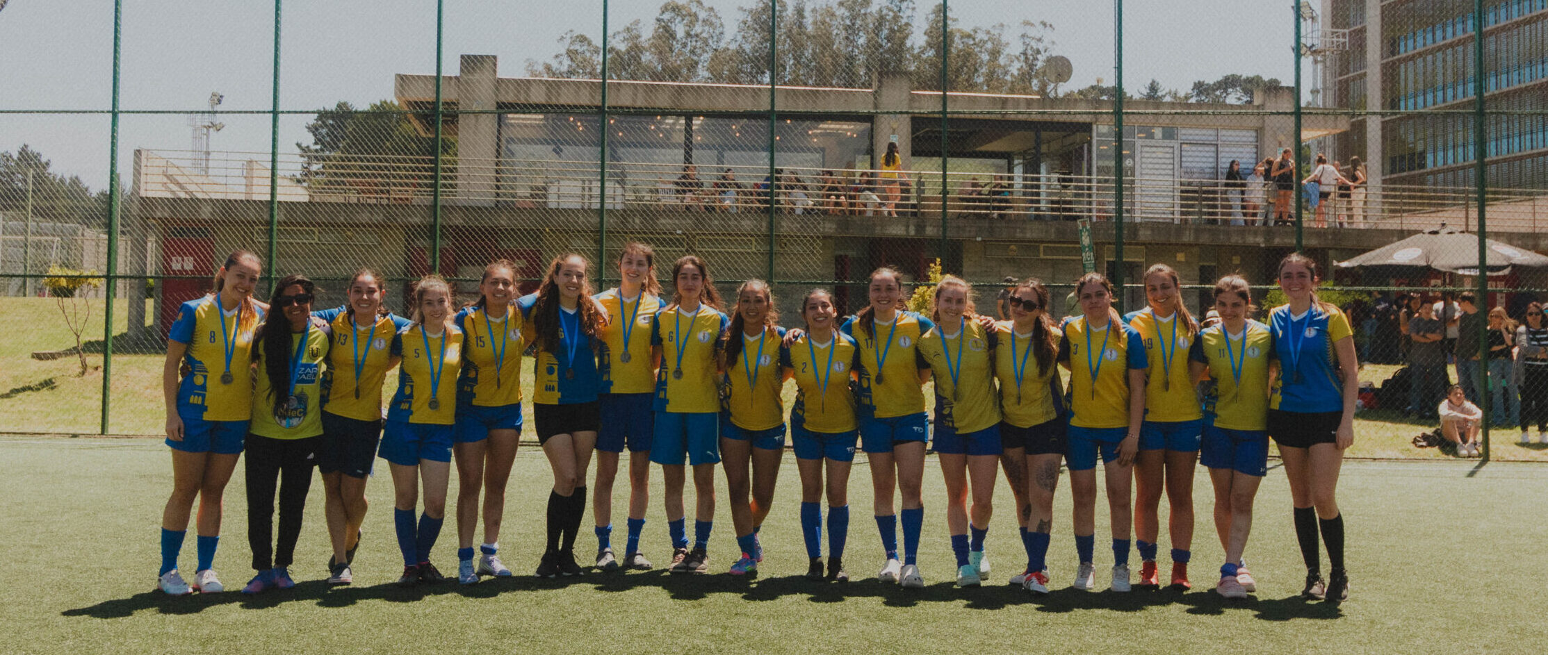 Medicina UdeC lleva su espíritu deportivo a los 50 años de los JIM